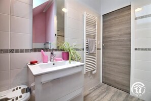 Bathroom - Vrbo Property (RIANTEC)