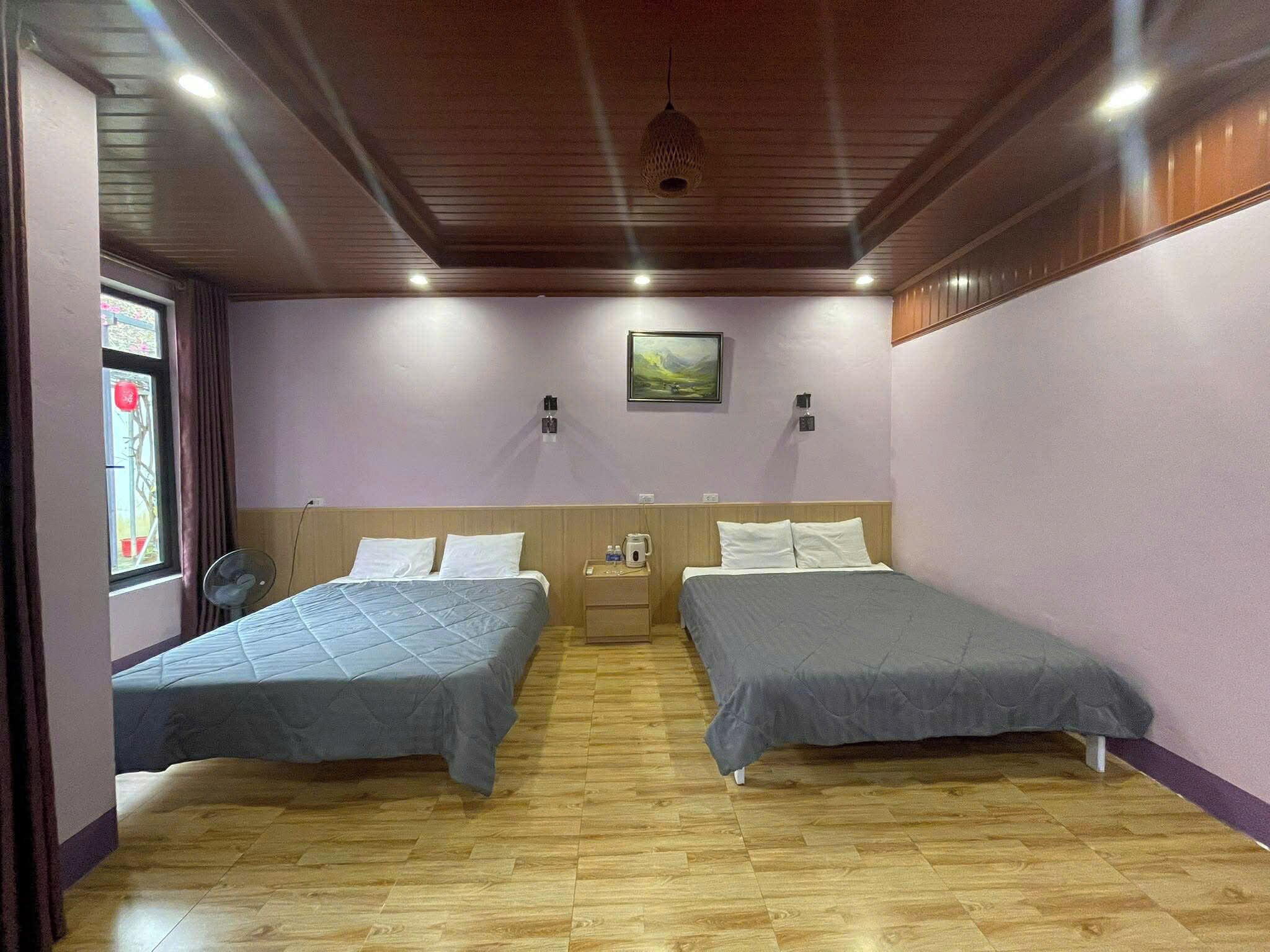 Desk, free WiFi, wheelchair access