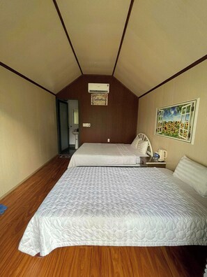 Desk, free WiFi, wheelchair access