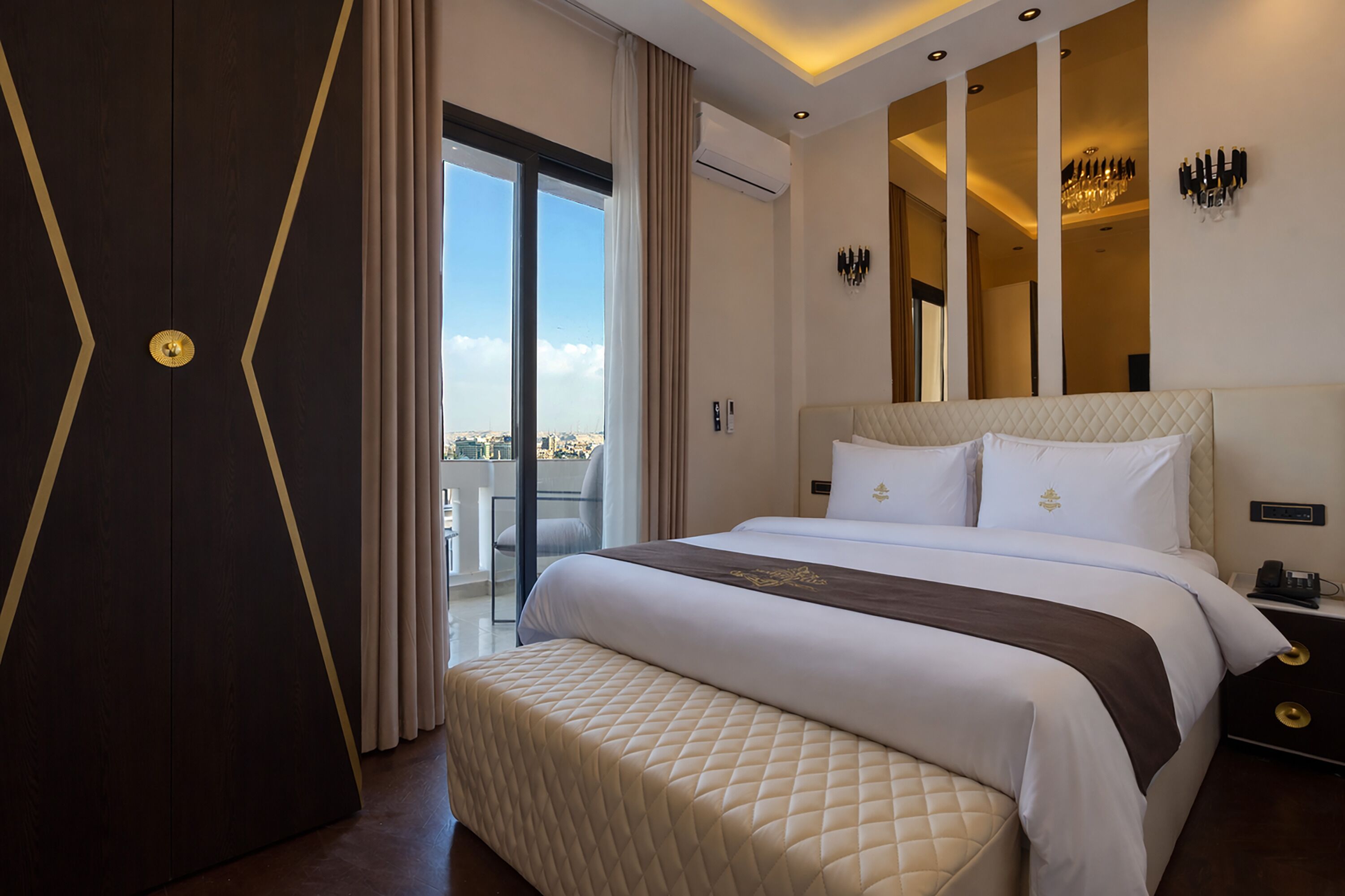 Klassieke tweepersoonskamer, balkon, uitzicht op rivier