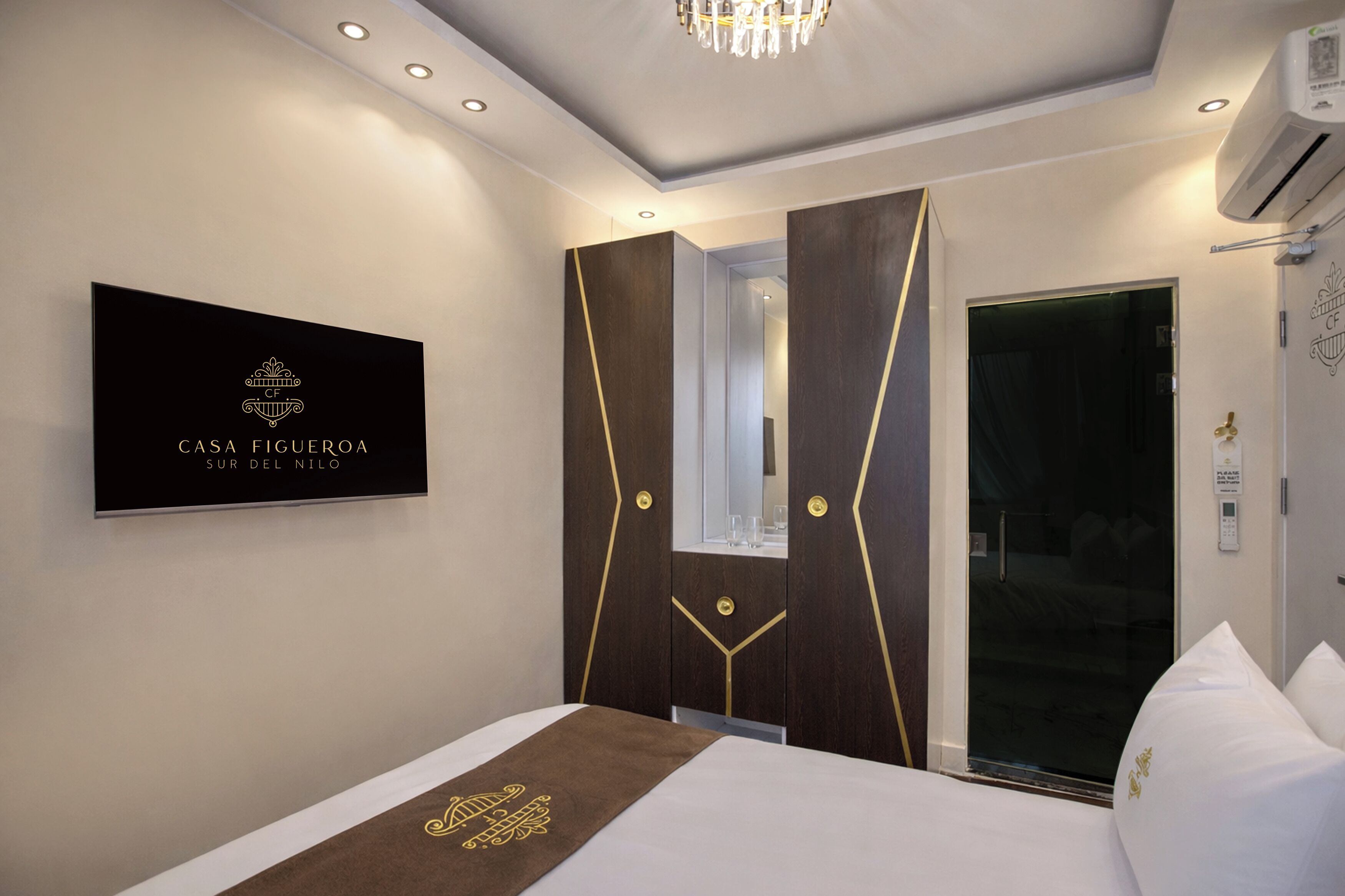 Eenvoudige tweepersoonskamer, uitzicht op de stad