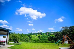 Property grounds - Modern home with jacuzzi, sauna, wellness and kids’ playground (Grabrovnik)
