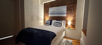 Modern Brownstone Private 1-Bedroom Apartment, 20 mins to Times Square