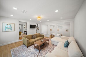 Smart TV - Historic Charm Near St. Pete Beach & Downtown with Arcade Games and Karaoke! (St. Petersburg)
