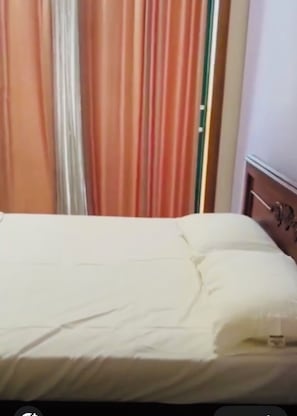 4 bedrooms, in-room safe, iron/ironing board, free WiFi