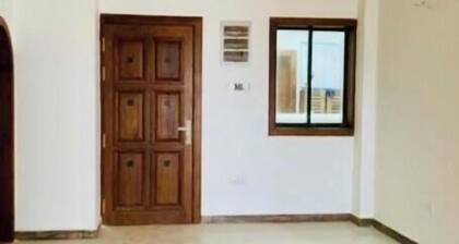 4BR,Spacious self contained apartment.03 min walk to beaches, relax , & enjoy