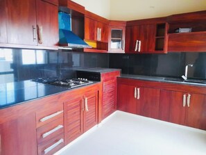 Fridge, microwave, stovetop, coffee/tea maker