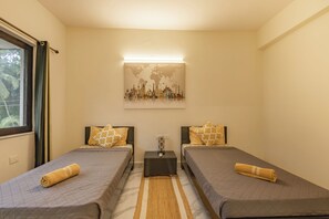 Spa - Spacious 2-Bedroom Apartment In Varca With 3 AC's Walkable To Zalor Beach (Varca)