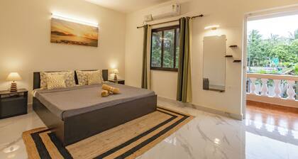 Spacious 2-Bedroom Apartment In Varca With 3 AC's Walkable To Zalor Beach