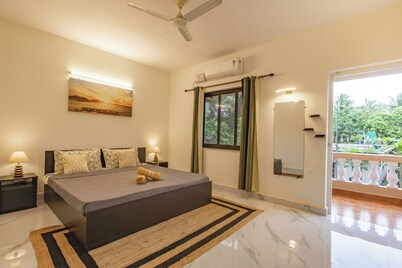 Spacious 2-Bedroom Apartment In Varca With 3 AC's Walkable To Zalor Beach