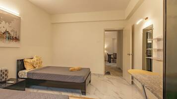 Iron/ironing board, free WiFi, bed sheets