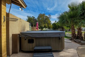 Terrace/patio - Modern upgraded 3-bedroom home in sunny Scottsdale! (Scottsdale)