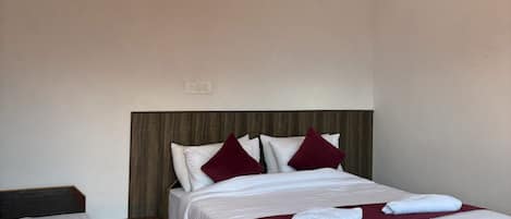 Luxury Triple Room, Balcony, Hill View | Free WiFi