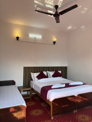 Luxury Triple Room, Balcony, Hill View - Shri Kedarlingam by Trayambh (Lwara)