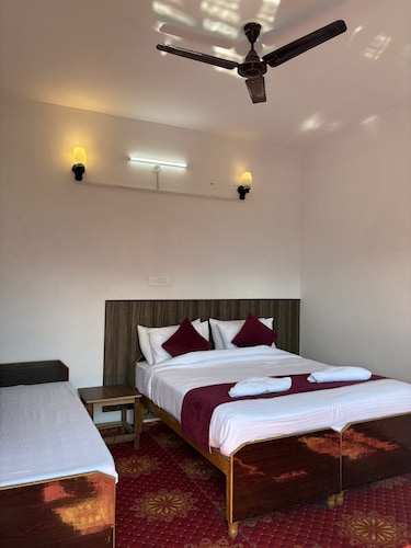 Shri Kedarlingam by Trayambh