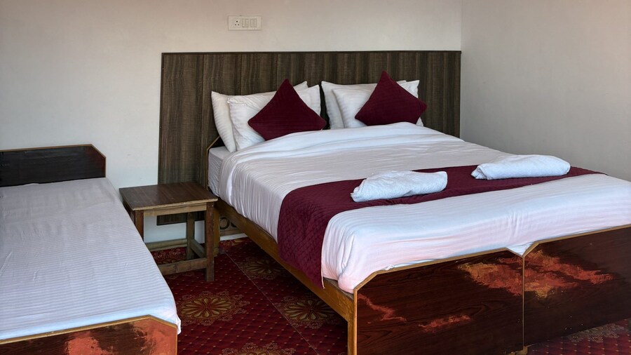 Shri Kedarlingam by Trayambh