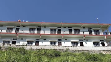 Tremannsrom – luksus, balkong, utsikt mot høyde | Eksteriør