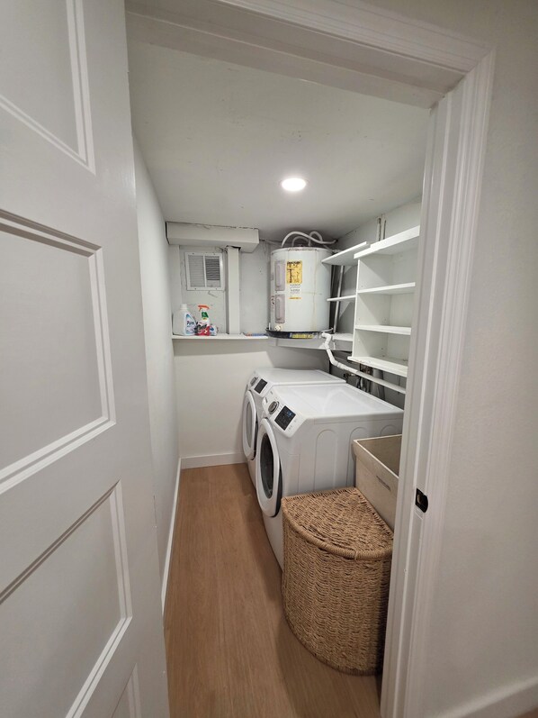 Interior - Sunnybreak –Private Studio w/Kitchen & Laundry Cozy Coastal Getaway in Holiday (Holiday)