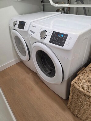 Interior - Sunnybreak –Private Studio w/Kitchen & Laundry Cozy Coastal Getaway in Holiday (Holiday)