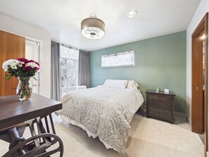 Room - Upscale Modern & Cozy Seattle Retreat (Seattle)