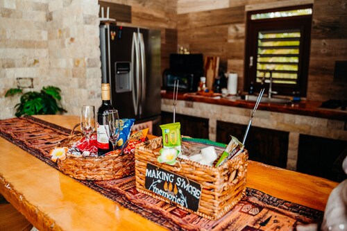 Private Romantic Cabin -Heated pool -Nature Escape
