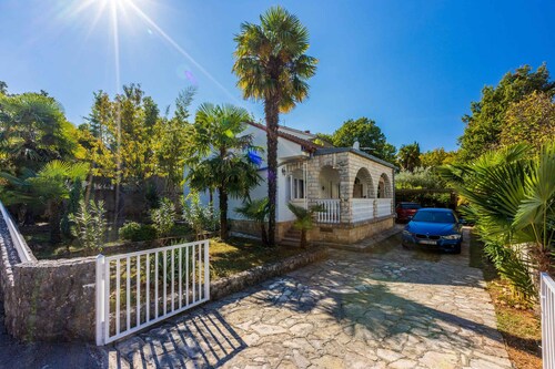 Holiday apartment with terrace and barbecue