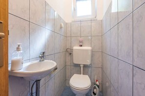 Bathroom - Holiday apartment with terrace and barbecue (Malinska)