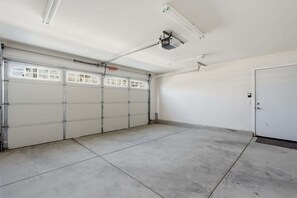 Interior - Oceanfront 3BR Condo | Balcony, Fire Pit | Shared Beach | Sleeps 6 (Oceanside)
