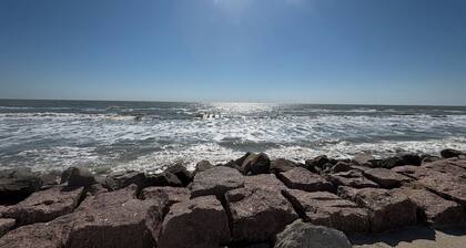 Perfect 1-bedroom RV getaway located in Surfside Beach.