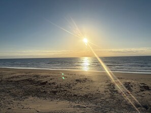 Beach - Cozy 1-bedroom recreational vehicle in tranquil Surfside Beach with AC (Surfside Beach)