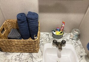 Bathroom - Cozy 1-bedroom recreational vehicle in tranquil Surfside Beach with AC (Surfside Beach)