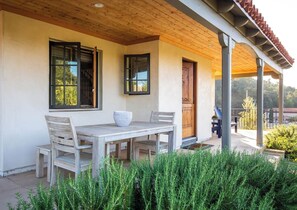 تناول الطعام بالخارج