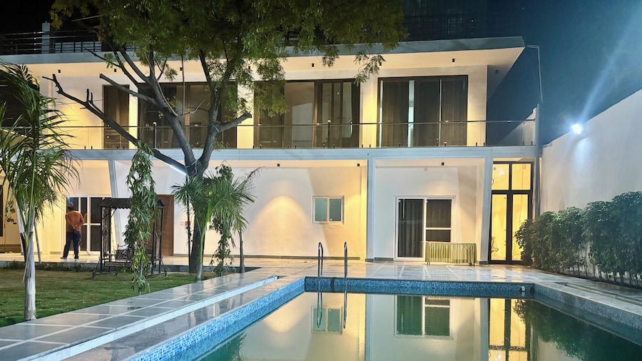 GoBravo Luxe Kapashera New Delhi