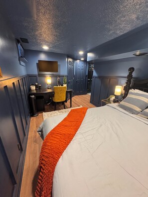 Room - Benson Bunny Blue Hole (Omaha)