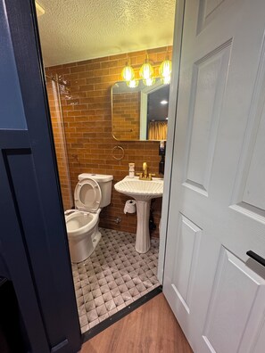 Bathroom - Benson Bunny Blue Hole (Omaha)