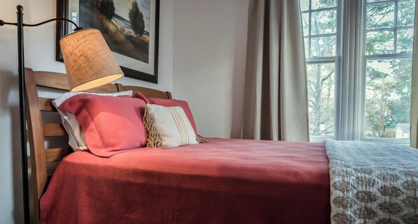 Room - Charming Historic Home in Downtown Fitzgerald - Fast WiFi, Comfortable Stay (Fitzgerald)