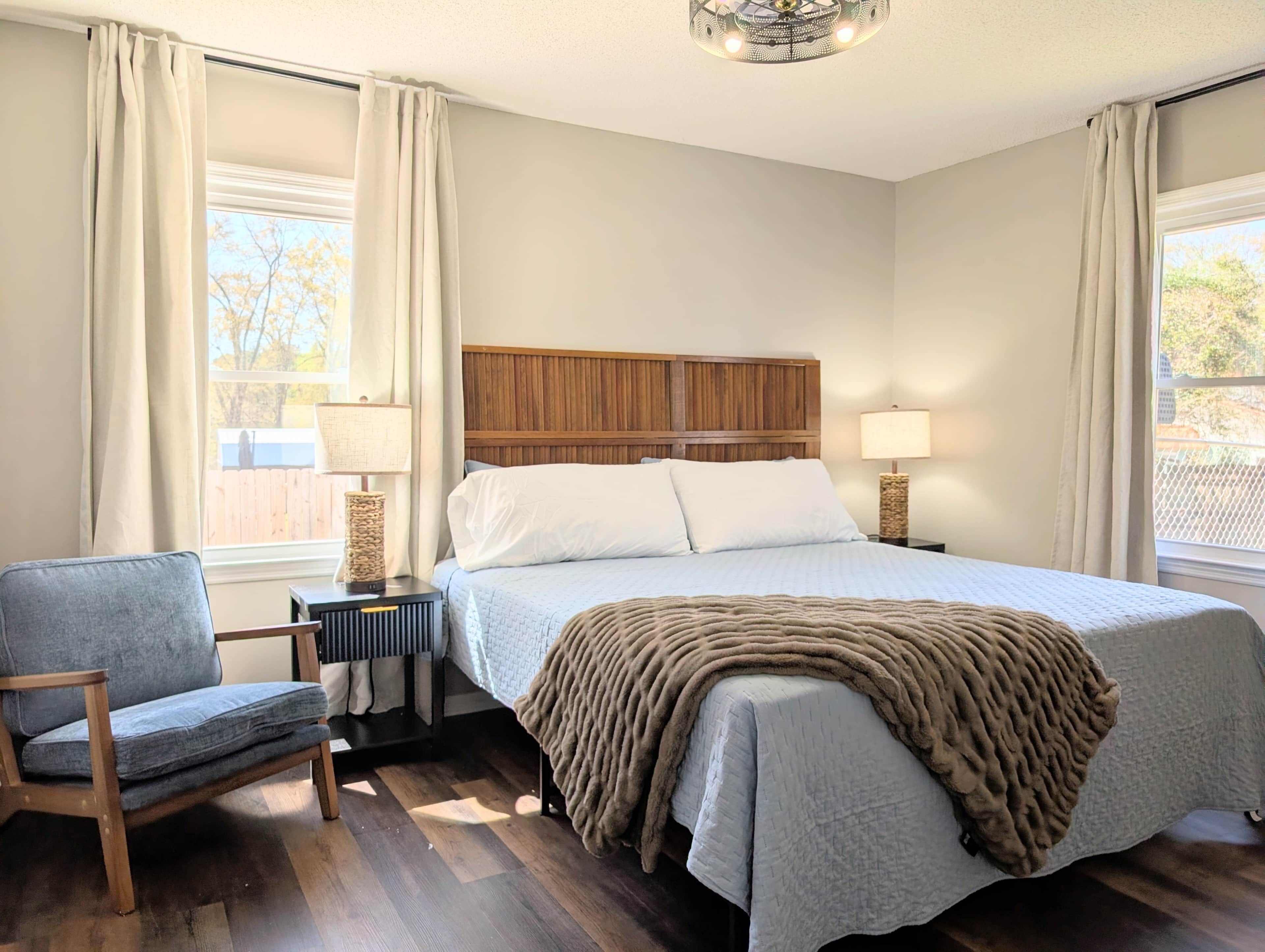 3 chambres, fer et planche à repasser, Wi-Fi, draps fournis