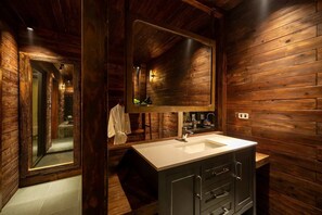 Bathroom - Centre Alley House & Travel (Ha Noi)