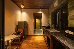 Private kitchen - Centre Alley House & Travel (Ha Noi)