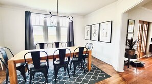 Dining - By-The-Beach-House: Large Home in Prime Location (Nakusp)