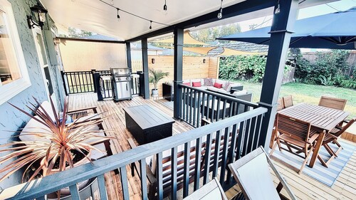 By-The-Beach-House: Large Home in Prime Location