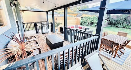 By-The-Beach-House: Large Home in Prime Location