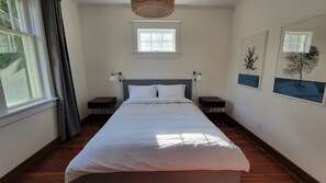 Iron/ironing board, internet, bed sheets