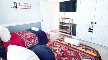 5 bedrooms, iron/ironing board, WiFi, bed sheets