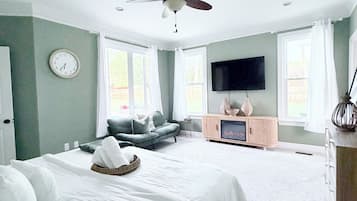 5 bedrooms, iron/ironing board, WiFi, bed sheets