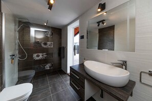 Bathroom - Villa with swimming pool and garden kitchen with barbecue (Grižane)