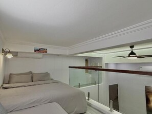 Basic Studio, Balcony - Happy Home - Hidden Gem Loft Old Quarter (Ha Noi)