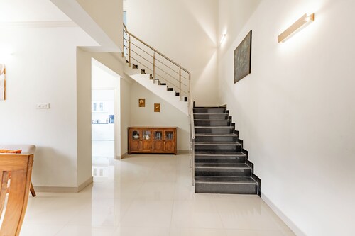 Elegant 2-Bedroom Duplex Apartment With 3 AC's In The Heart Of Benaulim