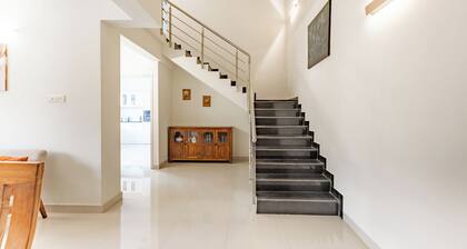 Elegant 2-Bedroom Duplex Apartment With 3 AC's In The Heart Of Benaulim
