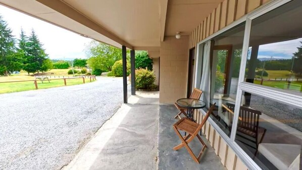 Comfort Apartment, Patio, Mountain View | Outdoor dining